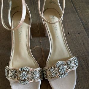 Blue by Betsey Johnson Ivory size 7.5 Block Heel